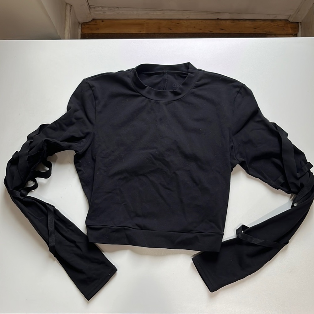 ALO size small cropped long sleeve mesh top